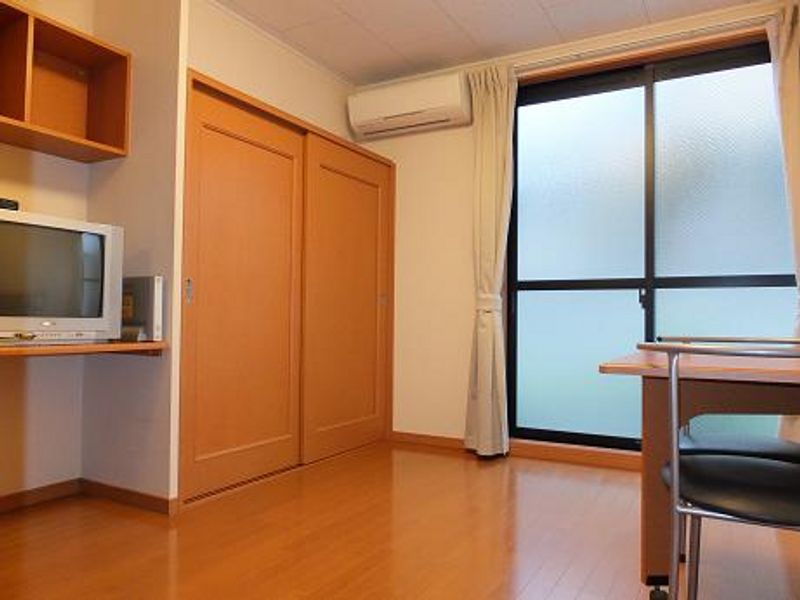 レオパレス日の出 居間