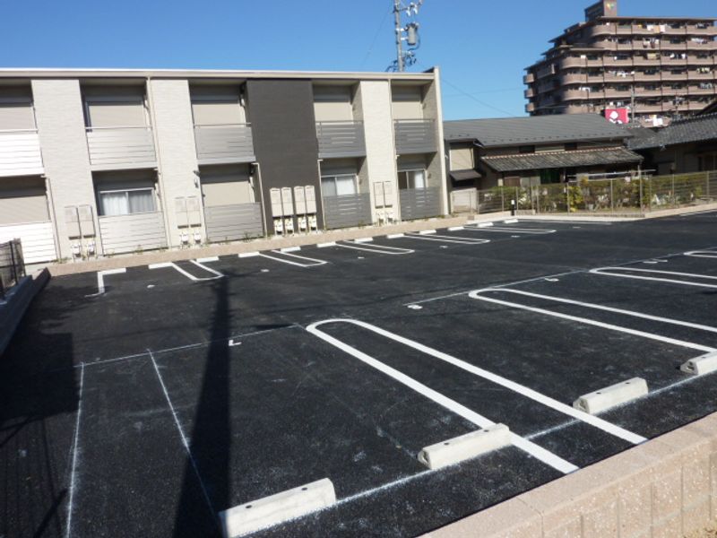 クレイノ八重 駐車場