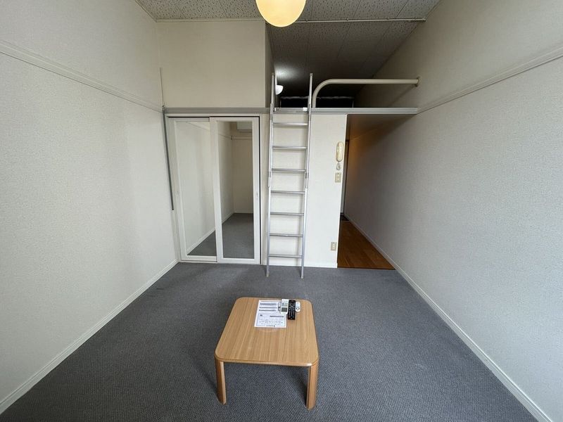 レオパレスボヌールエスパースＡ 居間