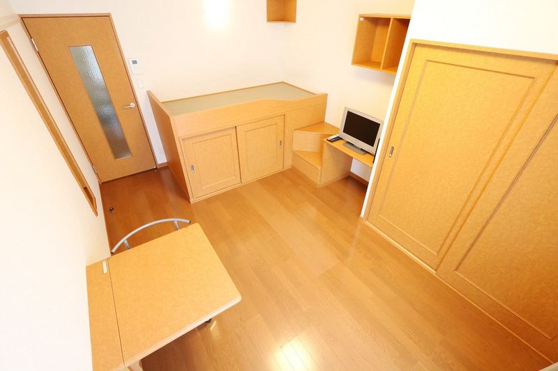 レオパレスさと 居間