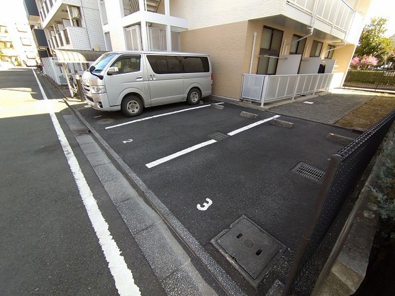 レオパレスパイン 駐車場