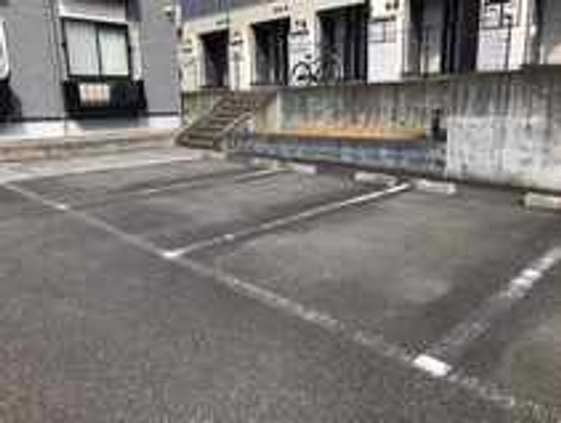 レオパレスコスモスＢ 駐車場