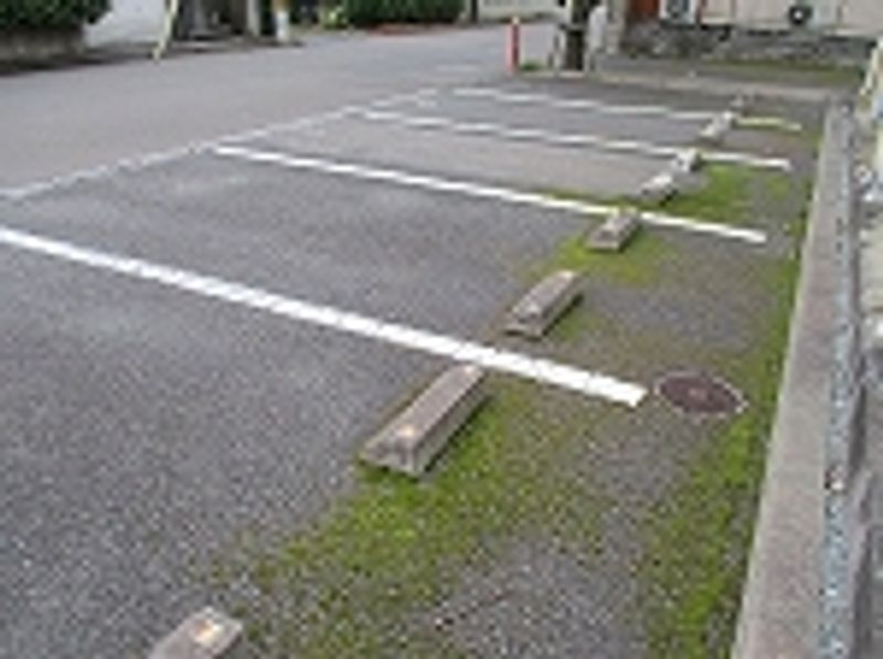 レオパレス宮千代 駐車場