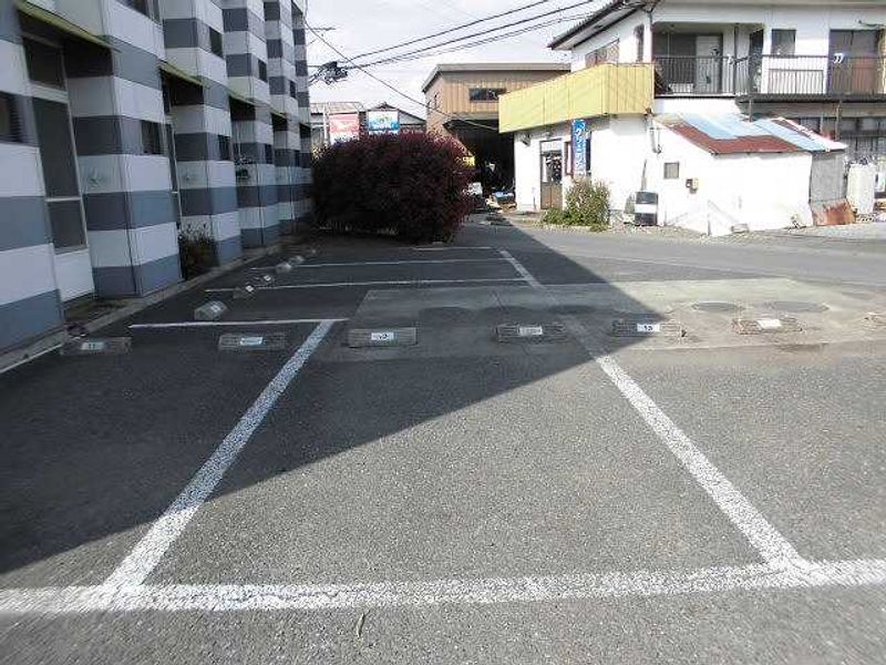 レオパレスエスポワール 駐車場