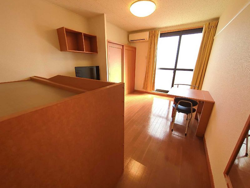 レオパレスＨＯＰＥ 居間