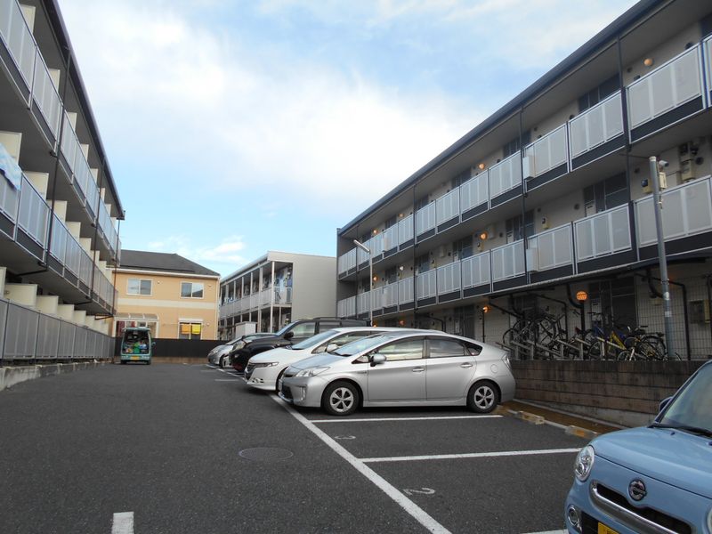 レオパレスβ 駐車場