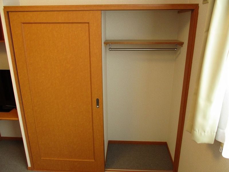 レオパレスヴォワドサンセス 収納