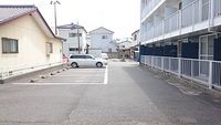 レオパレスサンパティーク 駐車場
