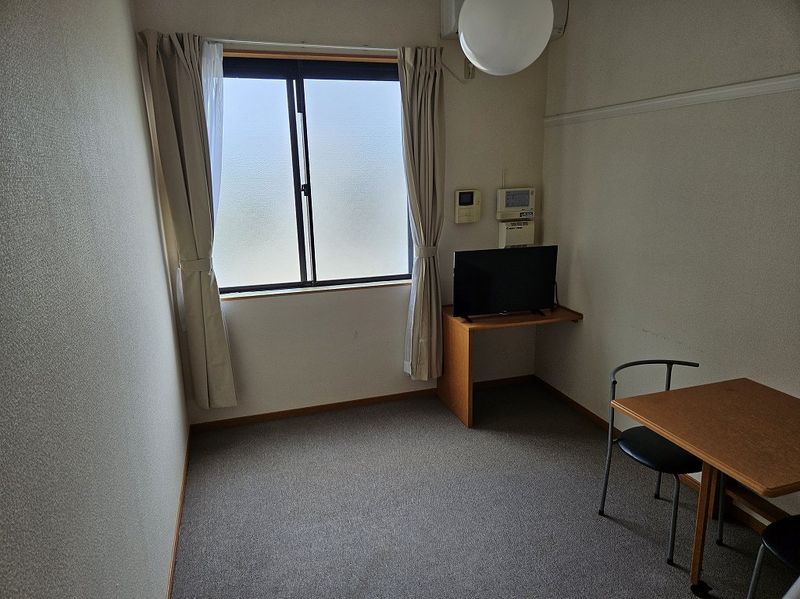 レオパレスメルベーユ　昭和 居間