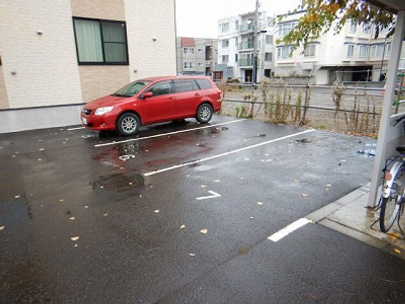 レオパレスアマーレ　サッポロ 駐車場