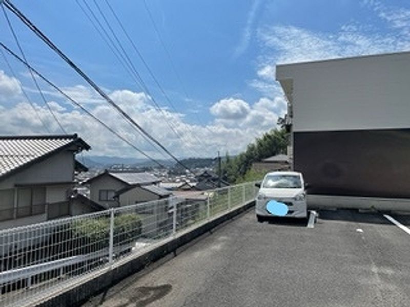 レオパレスビュウ　希望が丘 駐車場