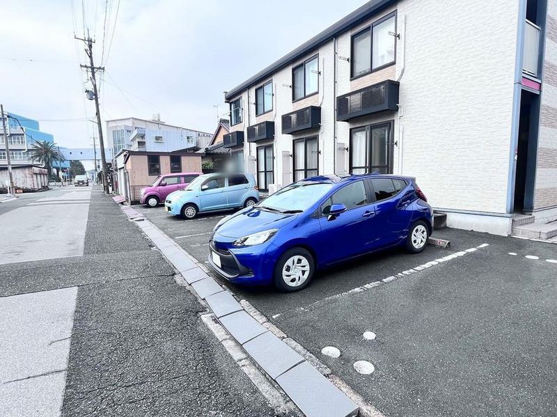 レオパレス老松町 駐車場