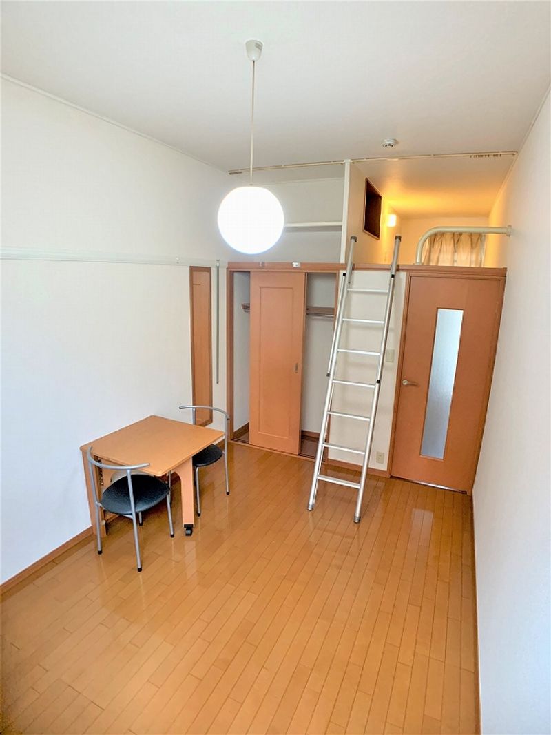 レオパレスコンフォートウッズⅢ 居間
