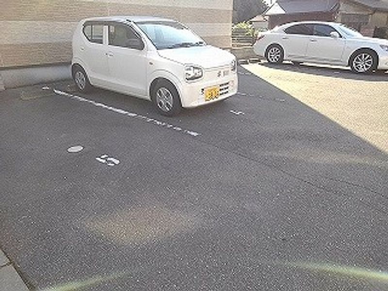 レオパレス幸陽 駐車場
