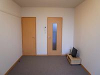 レオパレス代官町 居間