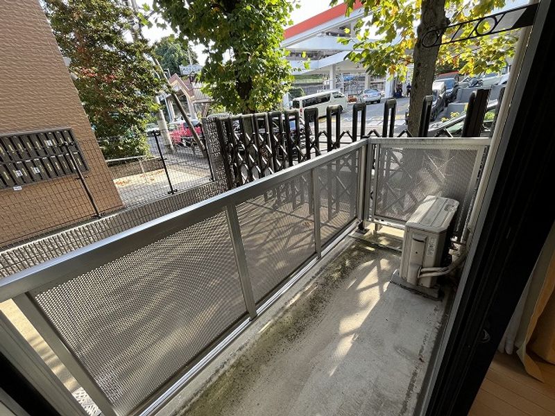 レオパレスホワイトヒルズ西生田 バルコニー