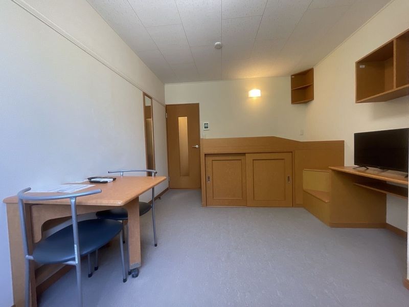 レオパレス前田 居間