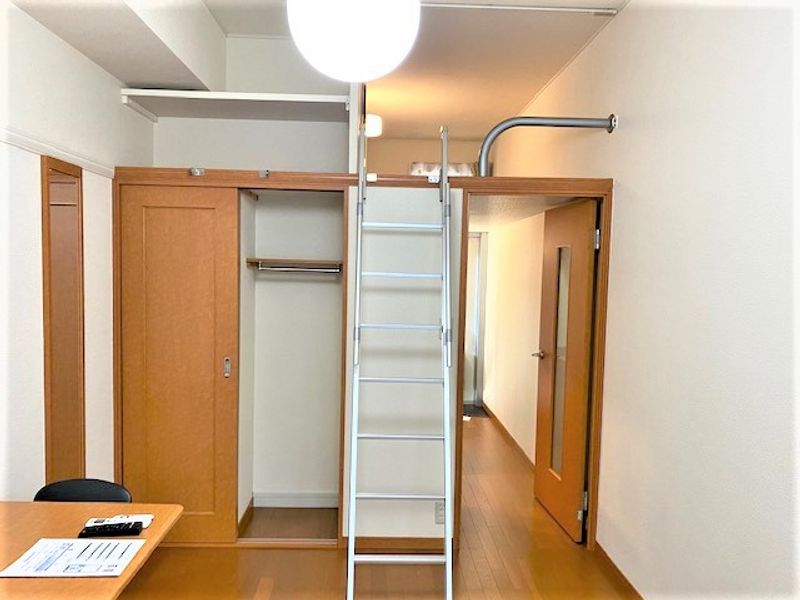レオパレス千草 居間