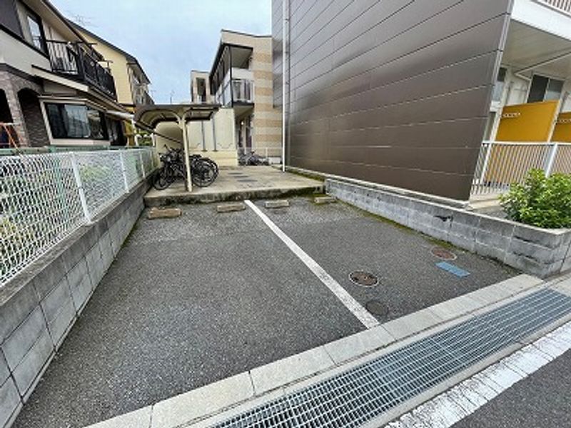 レオパレスパークハイムＮＳ 駐車場