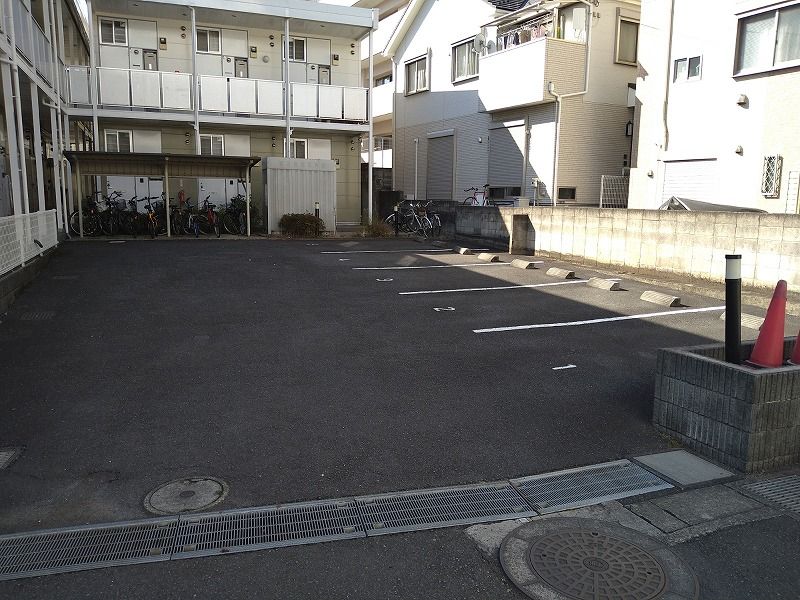 レオパレスＣｈａｒｍＣｏｕｒｔ 駐車場