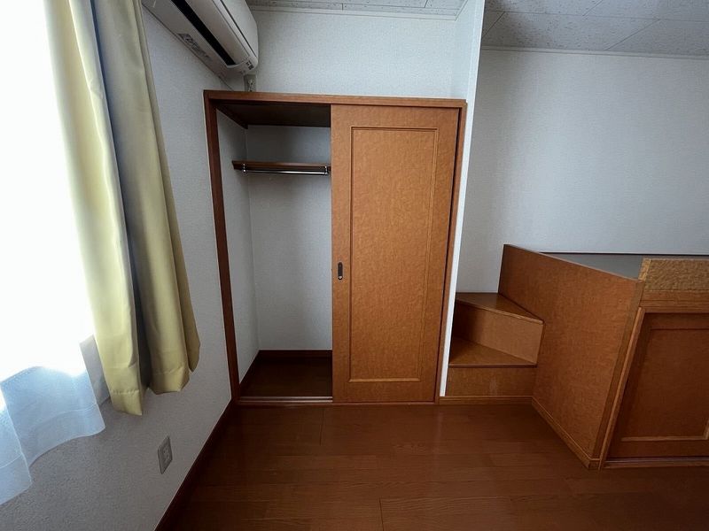 レオパレスウエストグリーンリバー 収納