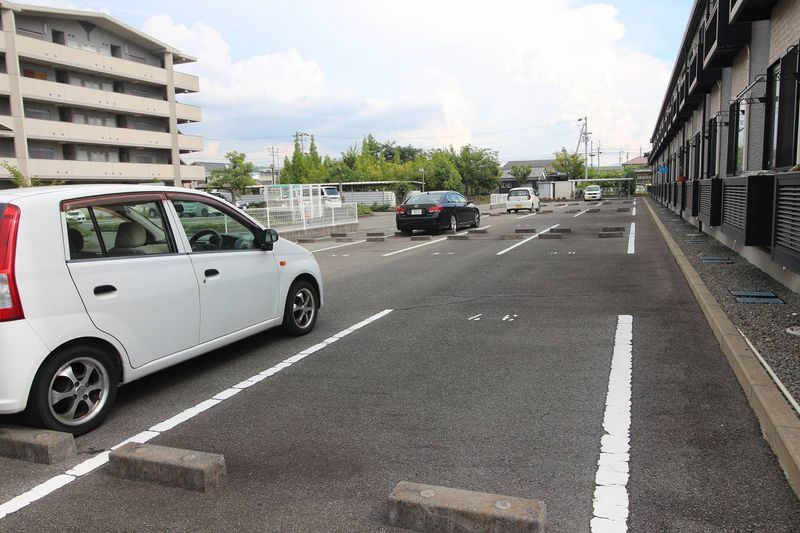 レオパレスメルベーユ　ノール 駐車場