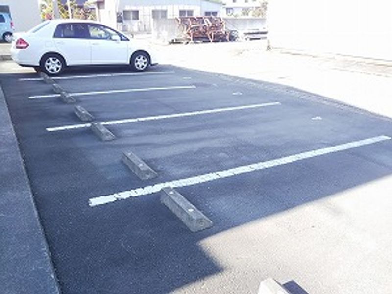 レオパレスＯＨＩＲＡ 駐車場