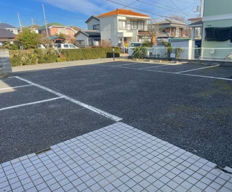 レオパレスパストラルＢ 駐車場