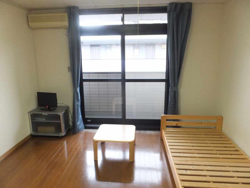 レオパレスカメリア弐番館 居間