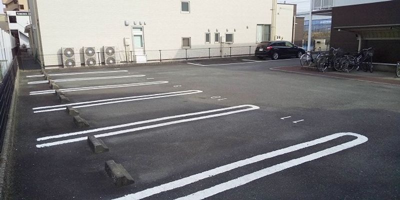 レオパレスプラシーボ 駐車場