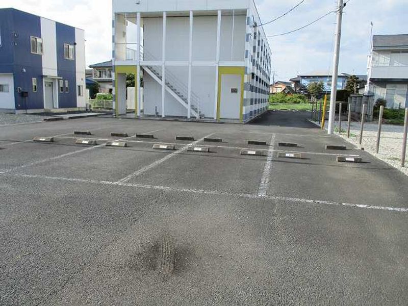 レオパレスあたご 駐車場