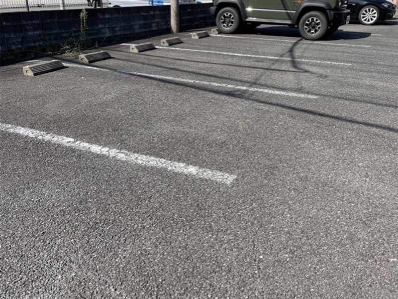 レオパレスハナブサ 駐車場
