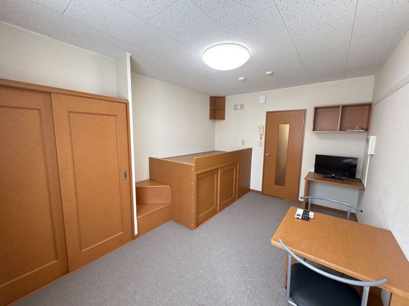 レオパレスアジサイ 居間