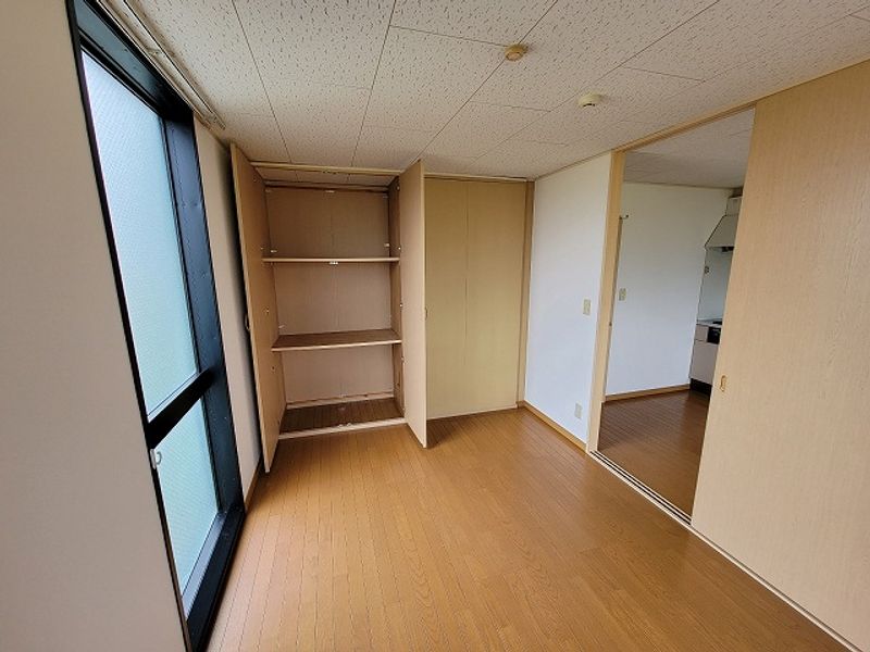 レオパレス東 寝室