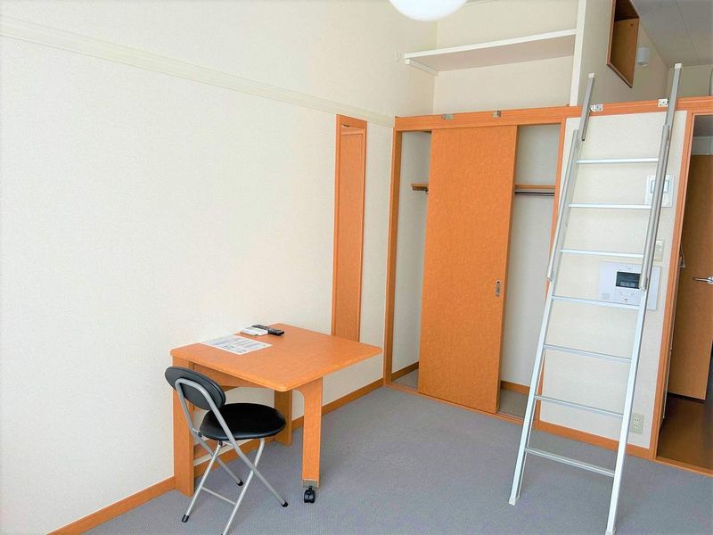 レオパレスシーサイドＢ 居間