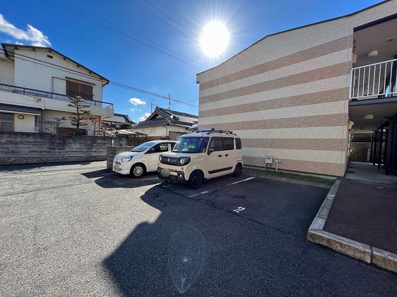 レオパレス冨士 駐車場