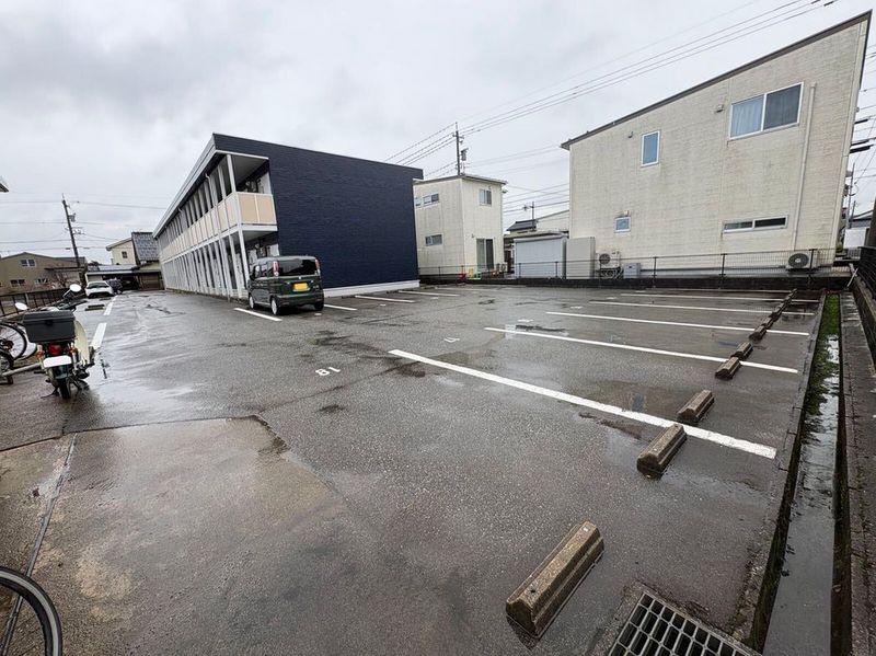 レオパレスチアフル　プレイン 駐車場