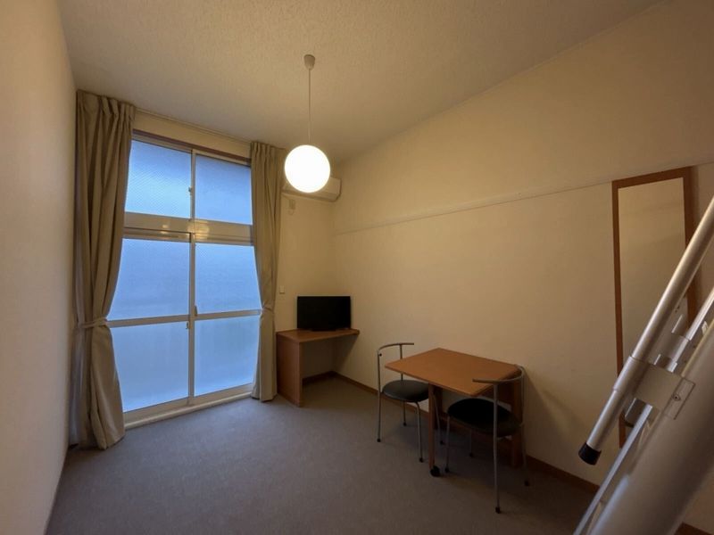 レオパレスＣａｐｔａｉｎ２１Ｓ 居間