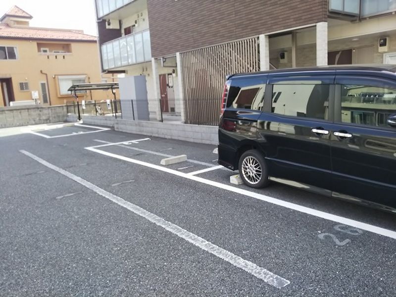 クレイノプラテリーアⅢ 駐車場