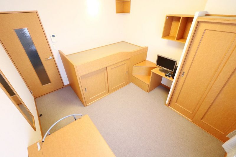 レオパレス平野屋 居間