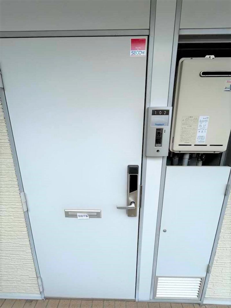 レオパレスリンデンバウム 玄関