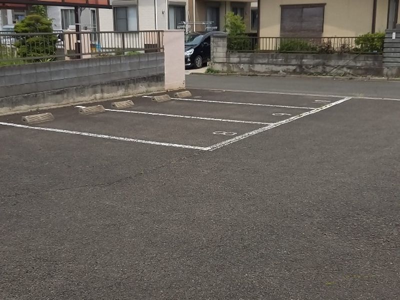 レオパレスセキュア 駐車場