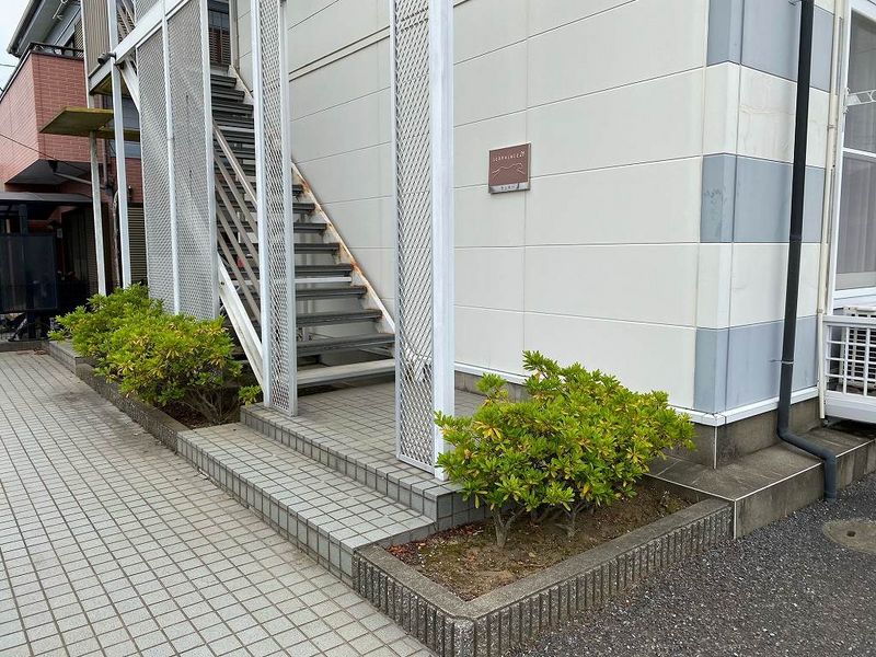 レオパレスラッキー エントランス