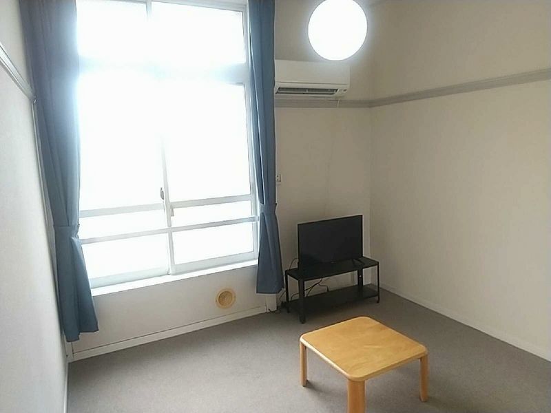 レオパレスサンフローラ 居間
