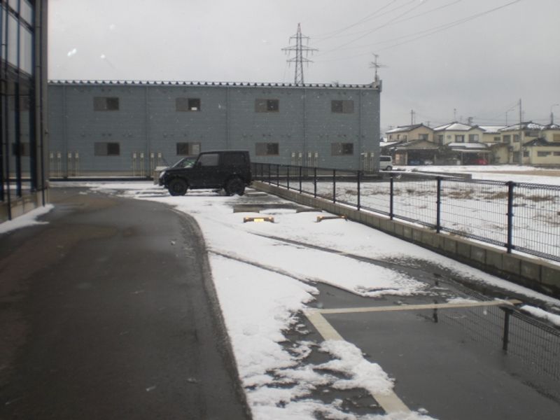 レオパレス蔵漆倶館 駐車場