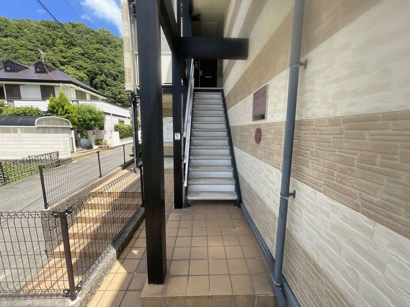 レオパレス紀ノ川 エントランス