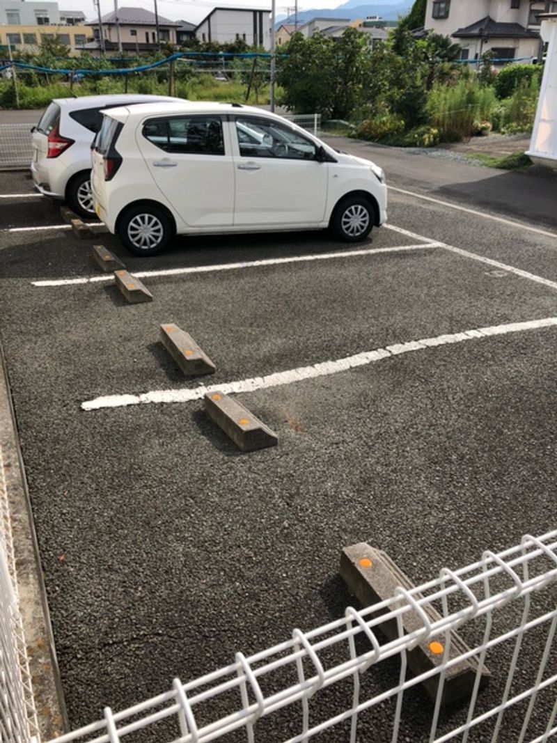 レオパレスパークアベニュー 駐車場