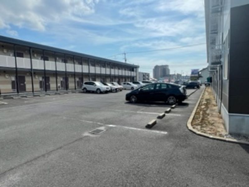 レオパレスメゾンレーブ 駐車場
