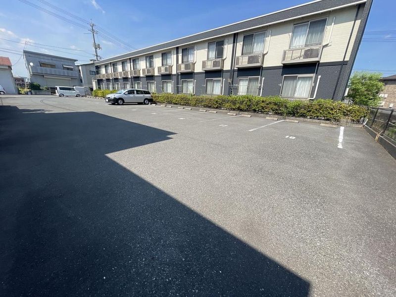 レオネクストＴ＆Ｋ 駐車場
