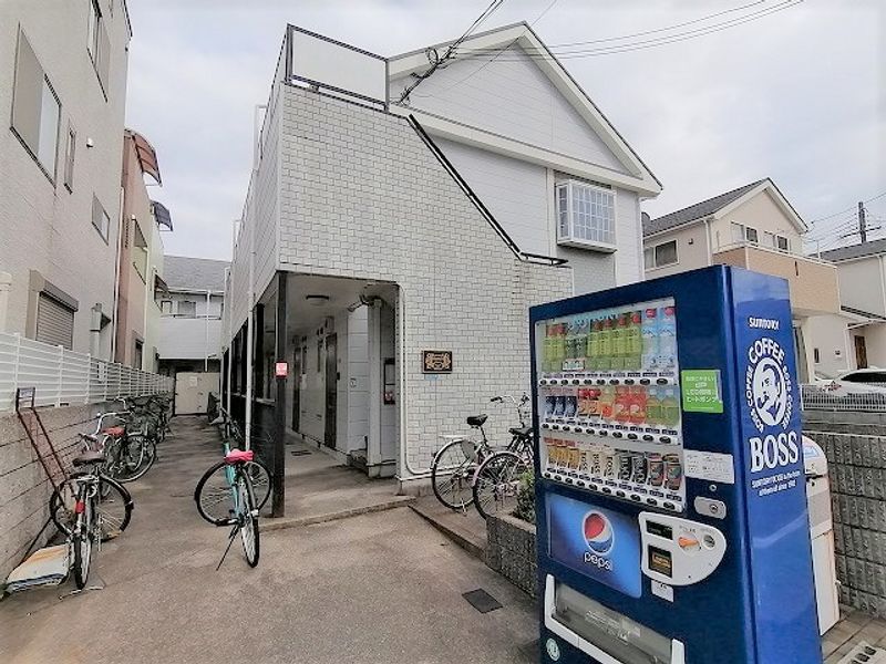 レオパレスＲＡＦＦＩＮＡＴＯⅡ エントランス